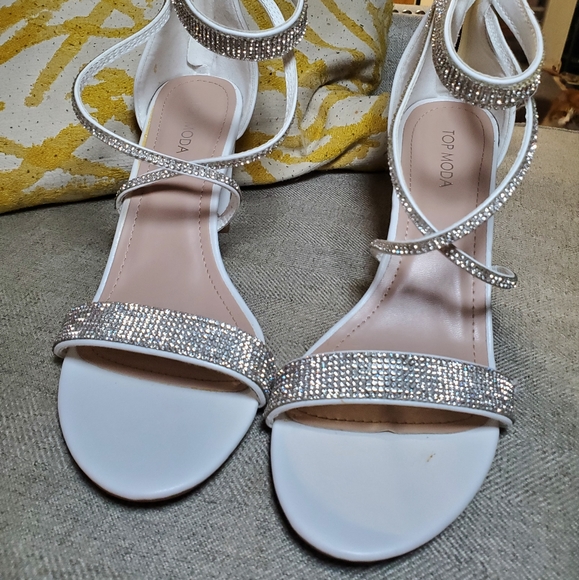 White Top Moda Heels - Picture 3 of 4